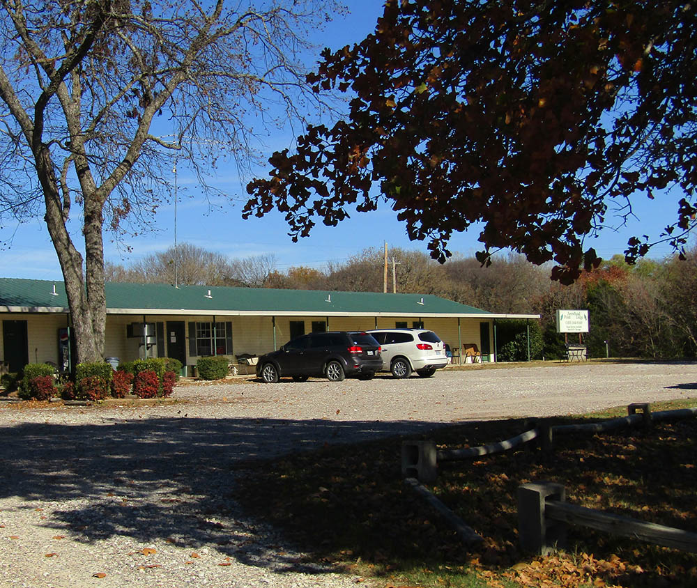 Arrowhead Point Lodge Motel